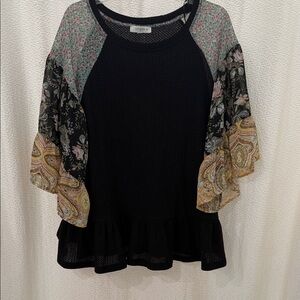 Umgee Black and Floral Blouse